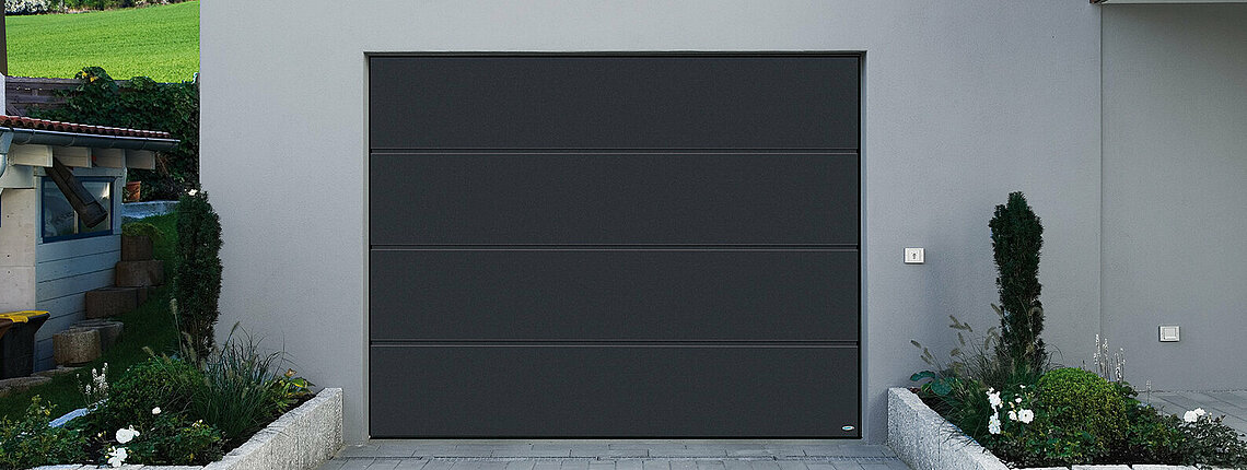 Novoferm Garagentor Sektionaltor Iso 20 Großsicke Woodgrain Anthrazitgrau – Eleganz und Funktionalität für Ihre Garage