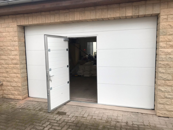 Garagentore Mit Tür Mit Hochfahrbar 5M Hoch – Die perfekte Lösung für hohe Einfahrten und Komfort