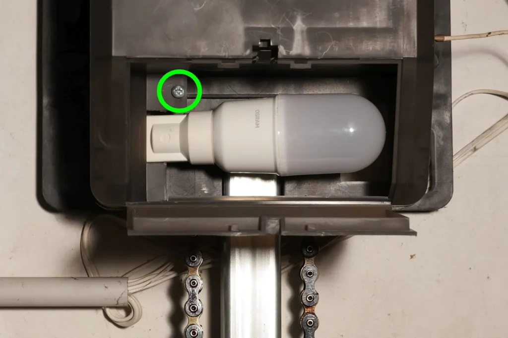 Garagentor Fährt Nicht Mehr Lampe Leuchtet Dauerhaft – Ursachen, Lösungen und wichtige Tipps für Hausbesitzer