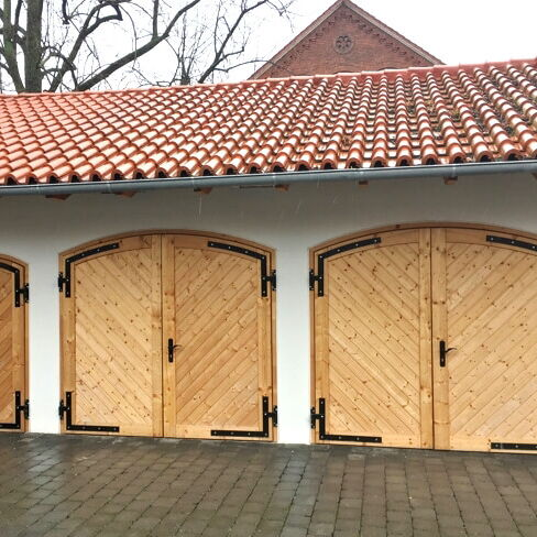 Wer baut in Heidenau Garagentore und Gartentore? – Ihr Ratgeber für Planung, Montage und Anbieter vor Ort