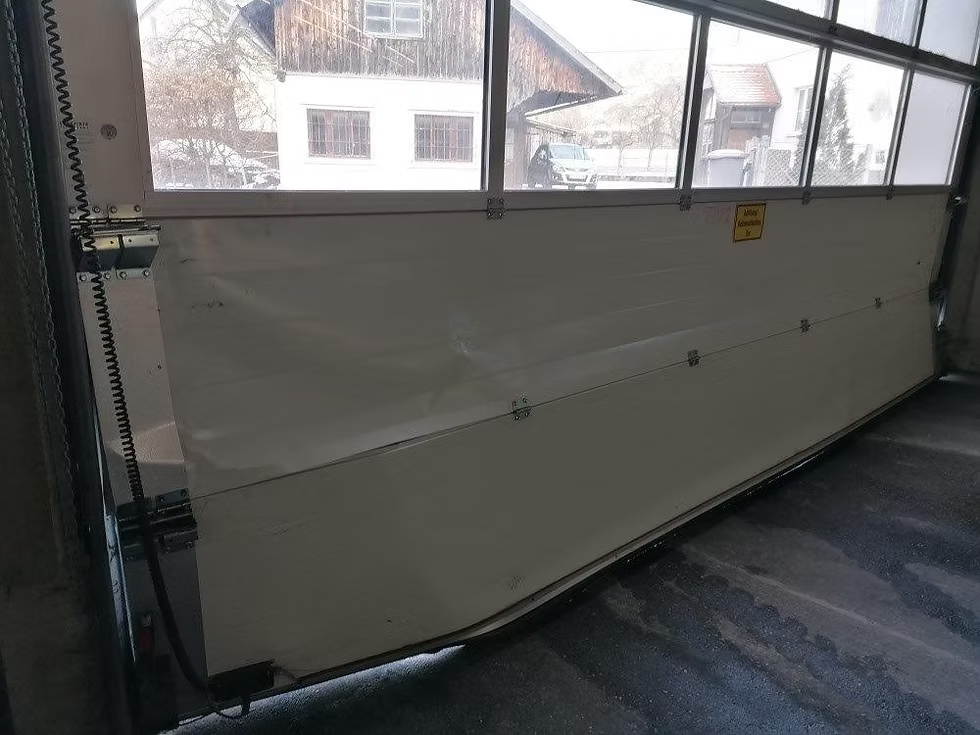 Auto Bremsen Kaputt Schaden An Garagentor