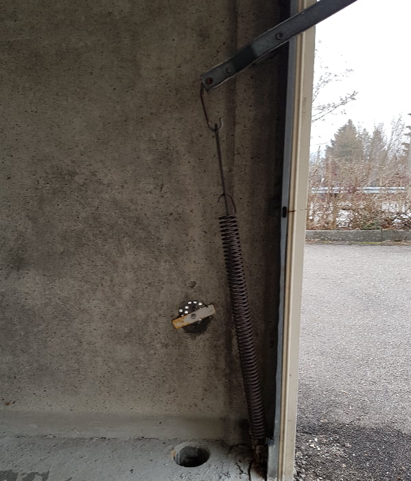 Bei Einem Elektrischen Garagentor Feder Entfernen