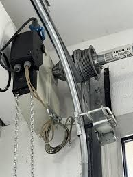 Garagentor Öffnet Sich Nur Ein Stück